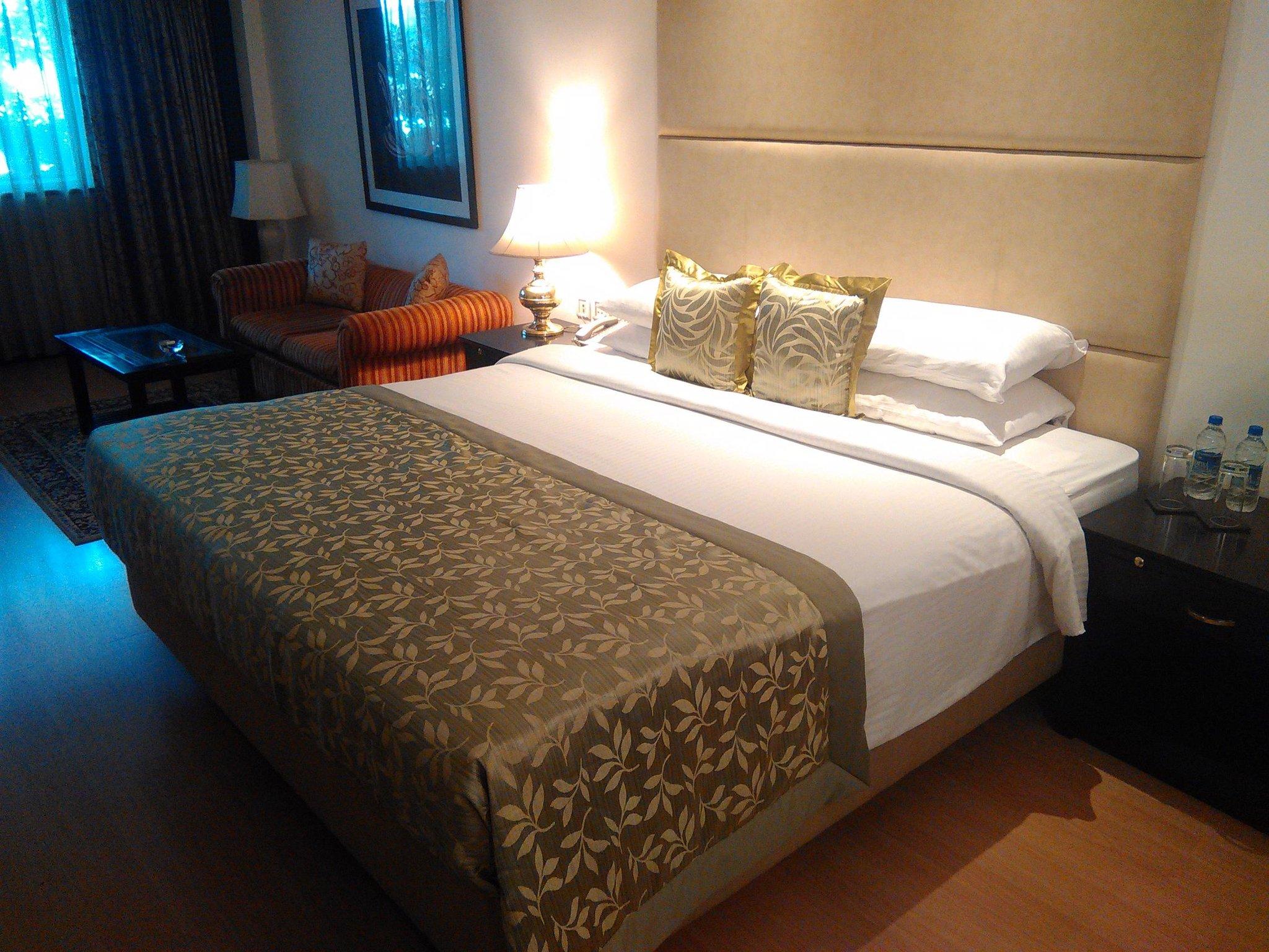 Taj Banjara Hotel Хидерабад Екстериор снимка A room at the Taj Bengal