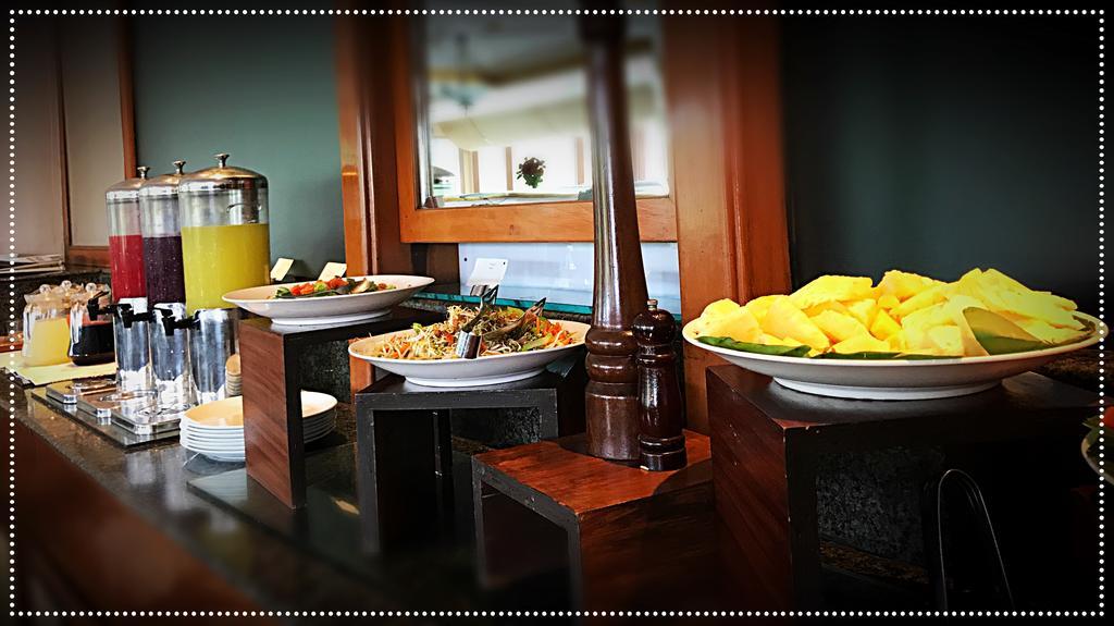 Taj Banjara Hotel Хидерабад Екстериор снимка A buffet at a hotel