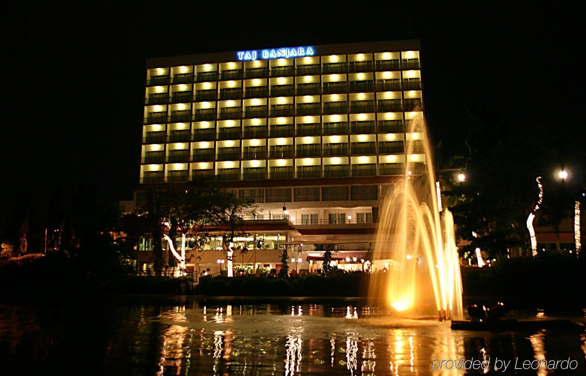 Taj Banjara Hotel Хидерабад Екстериор снимка The Manila Hotel at night
