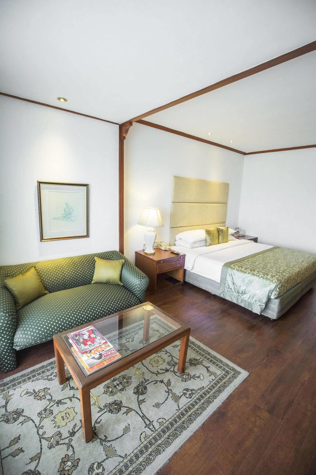 Taj Banjara Hotel Хидерабад Екстериор снимка A room at the Taj Bengal