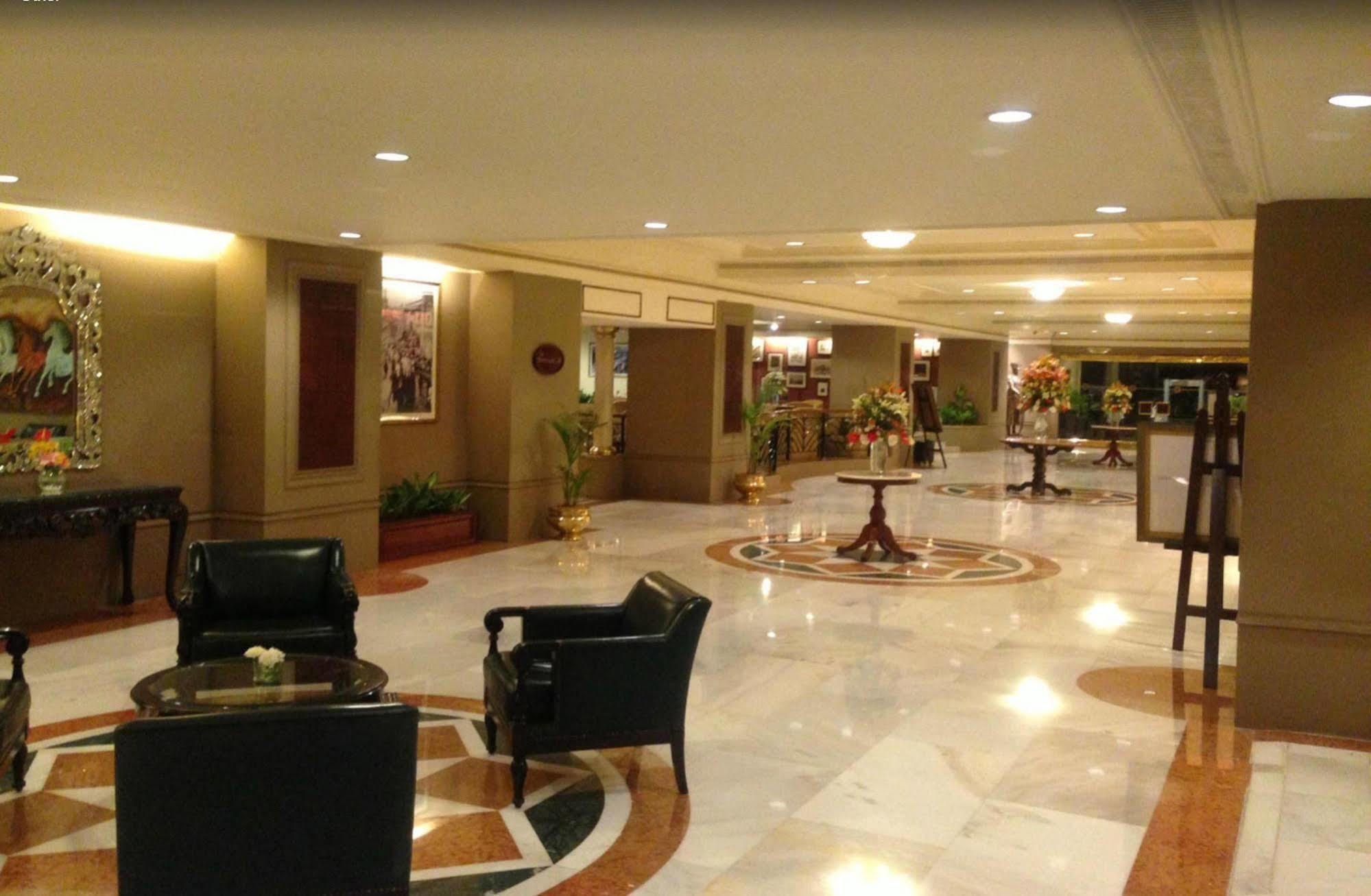 Taj Banjara Hotel Хидерабад Екстериор снимка The lobby of the hotel