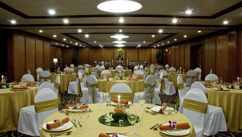 Taj Banjara Hotel Хидерабад Ресторант снимка A banquet hall